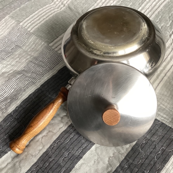 VINTAGE STAINLESS STEEL FONDUE POT WITH STAND & BURNER - Picture 9 of 12